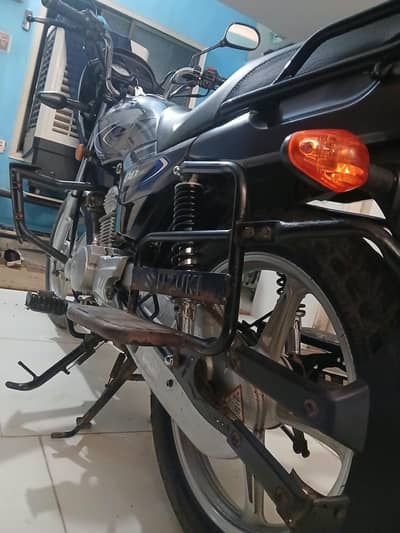 Suzuki bike he past onar he all ok for seel