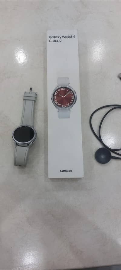 Samsung Galaxy Watch 6 Classic 43mm Silver - With Box & Charger