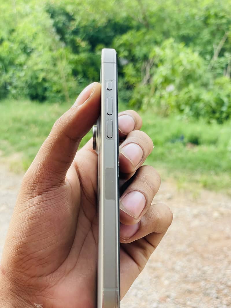 Apple iPhone 15 Pro Max 3