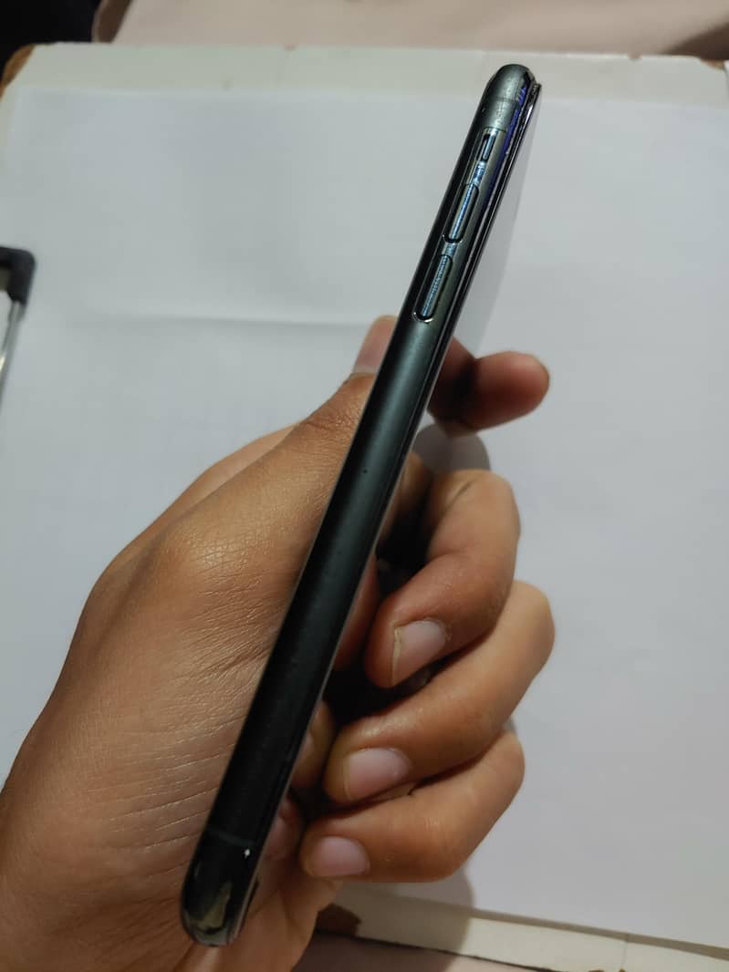 Apple iPhone 11 Pro 2