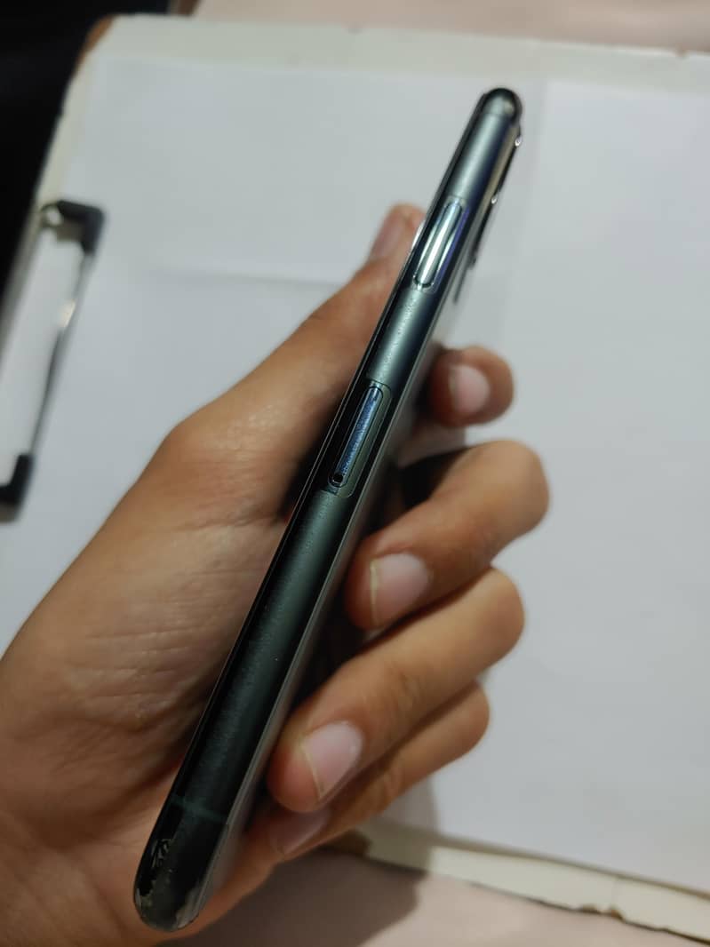 Apple iPhone 11 Pro 4