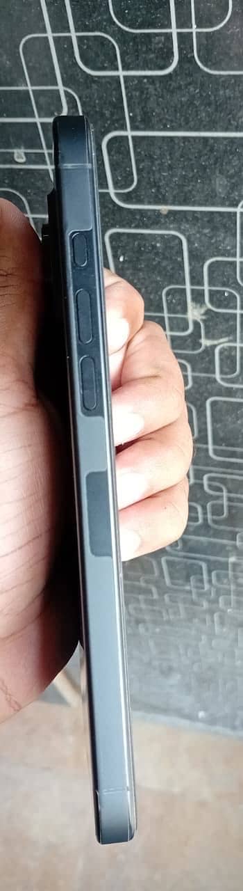 Apple iPhone 16 Pro Max 2