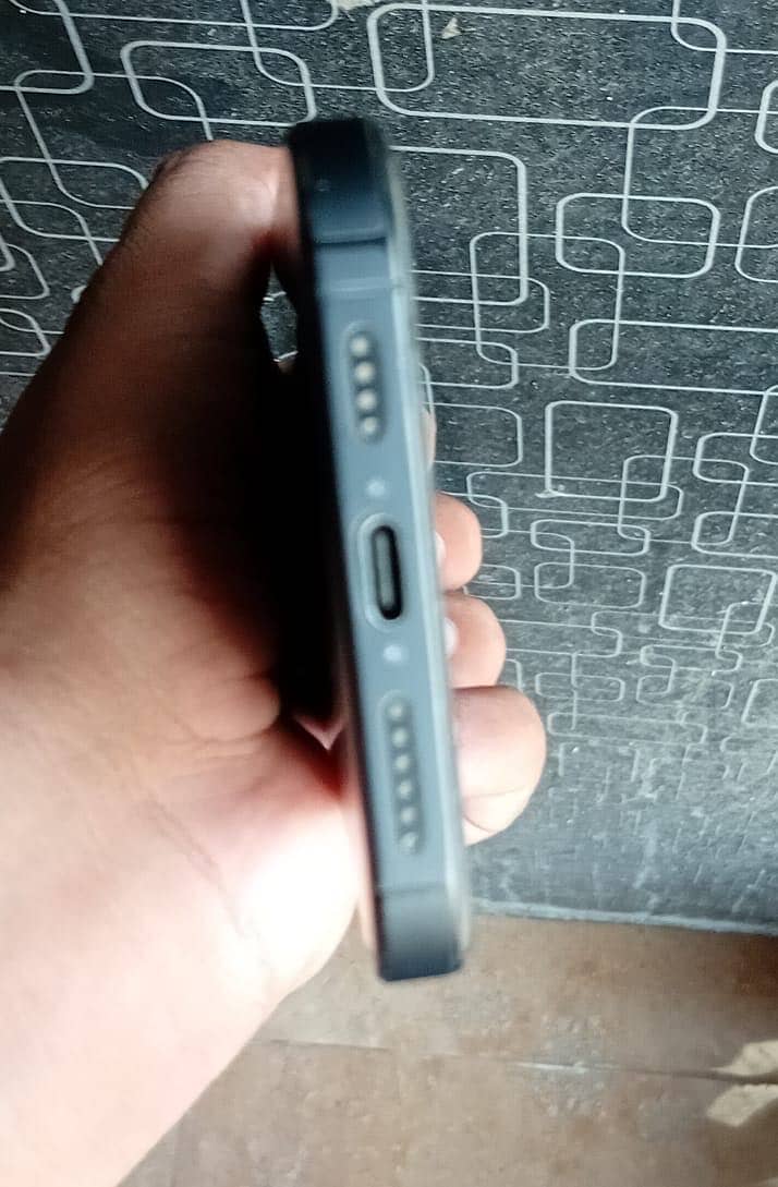 Apple iPhone 16 Pro Max 3
