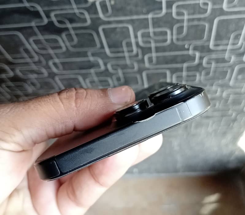 Apple iPhone 16 Pro Max 5