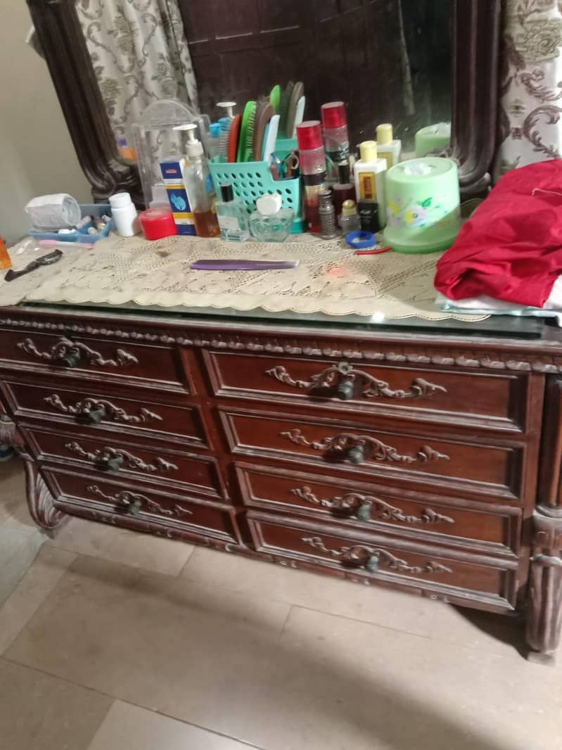 divider and dressing table 7