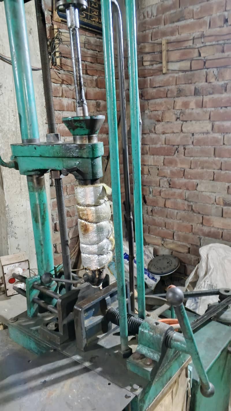 Small Scale Plastic Injection Molding Machine / Plastic Dana Machine 3