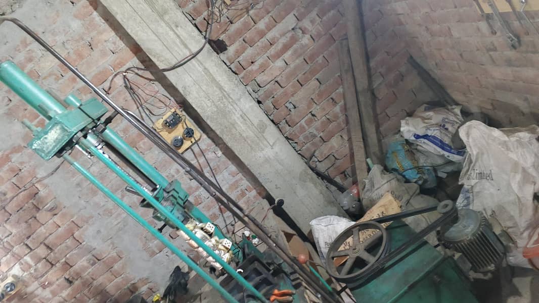 Small Scale Plastic Injection Molding Machine / Plastic Dana Machine 4