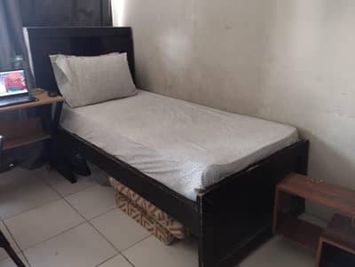 selling 2 beds sets