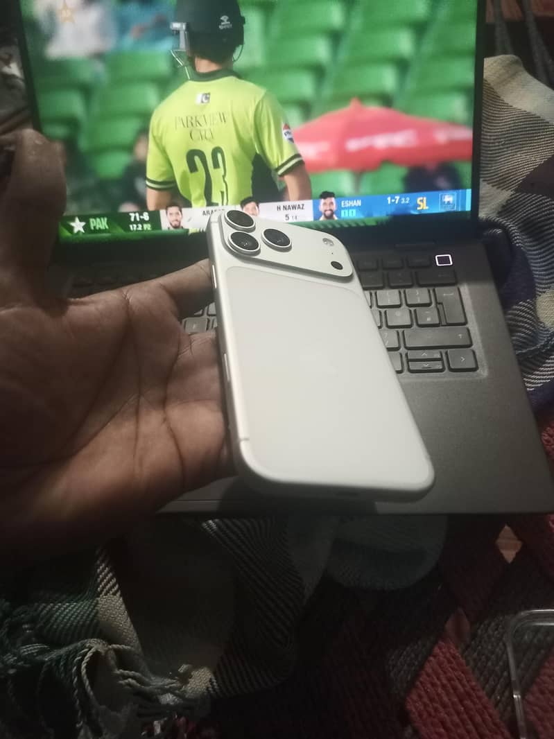 Apple iPhone 17 Pro Max 2