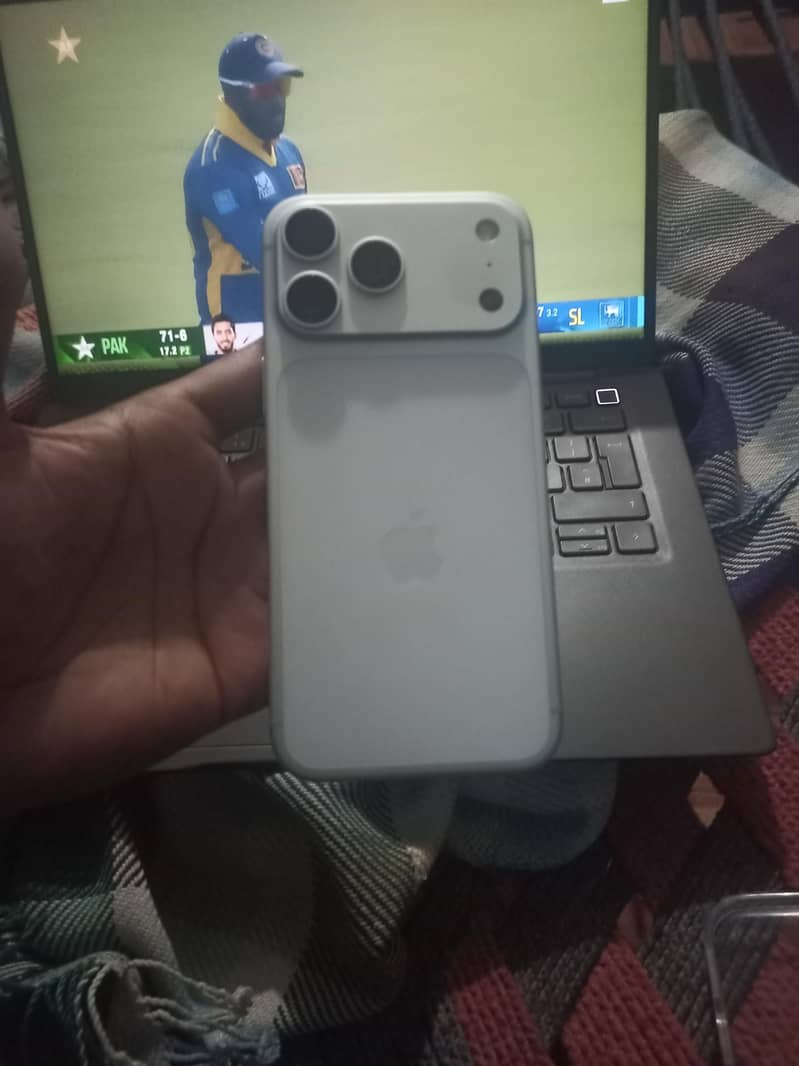 Apple iPhone 17 Pro Max 3