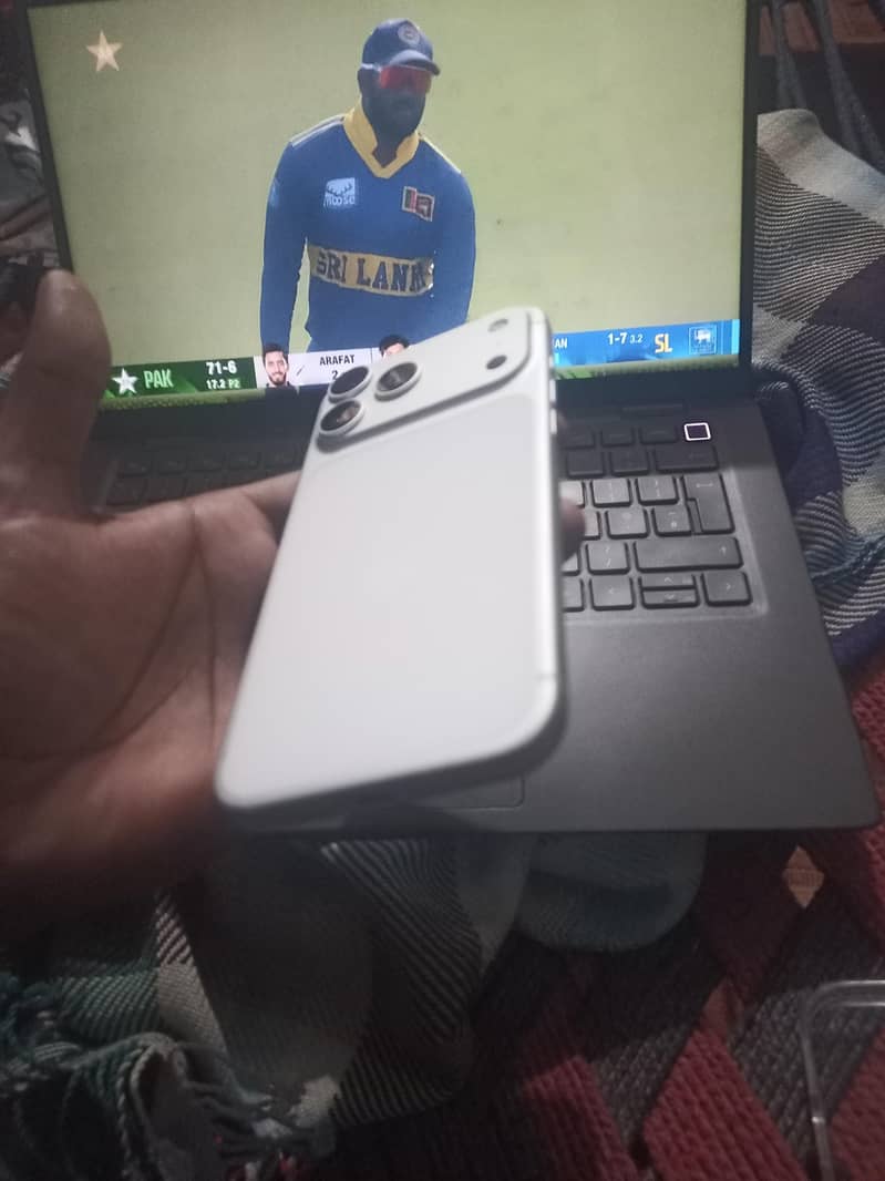 Apple iPhone 17 Pro Max 4
