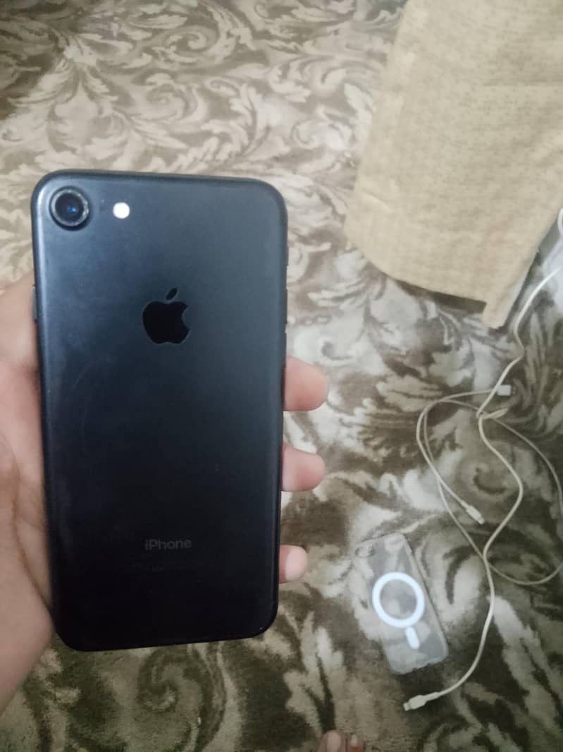 Apple iPhone 7 1