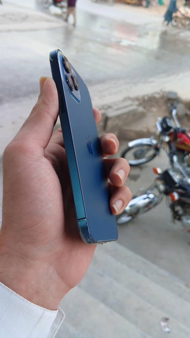 Apple iPhone 12 Pro Max 4