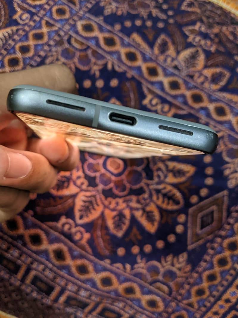 Google Pixel 8 4