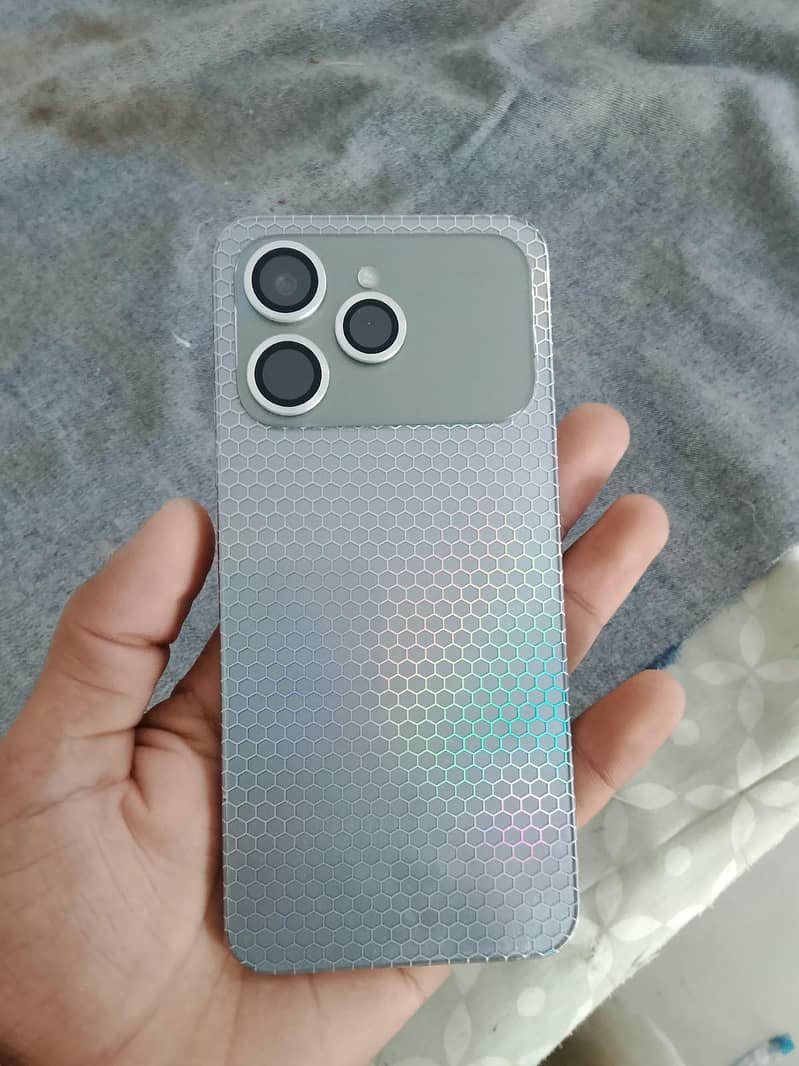 Tecno CAMON 40 1