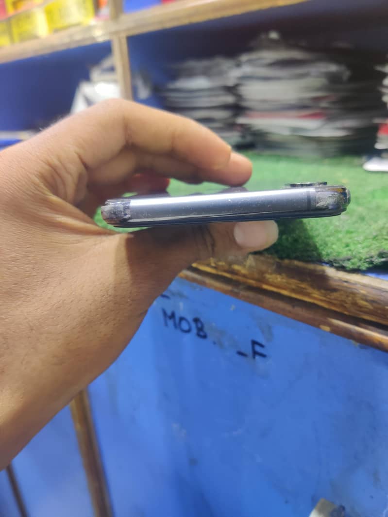 Apple iPhone XS Max 4