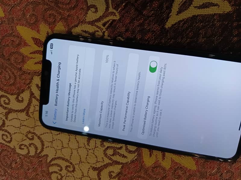 Apple iPhone XS Max 4