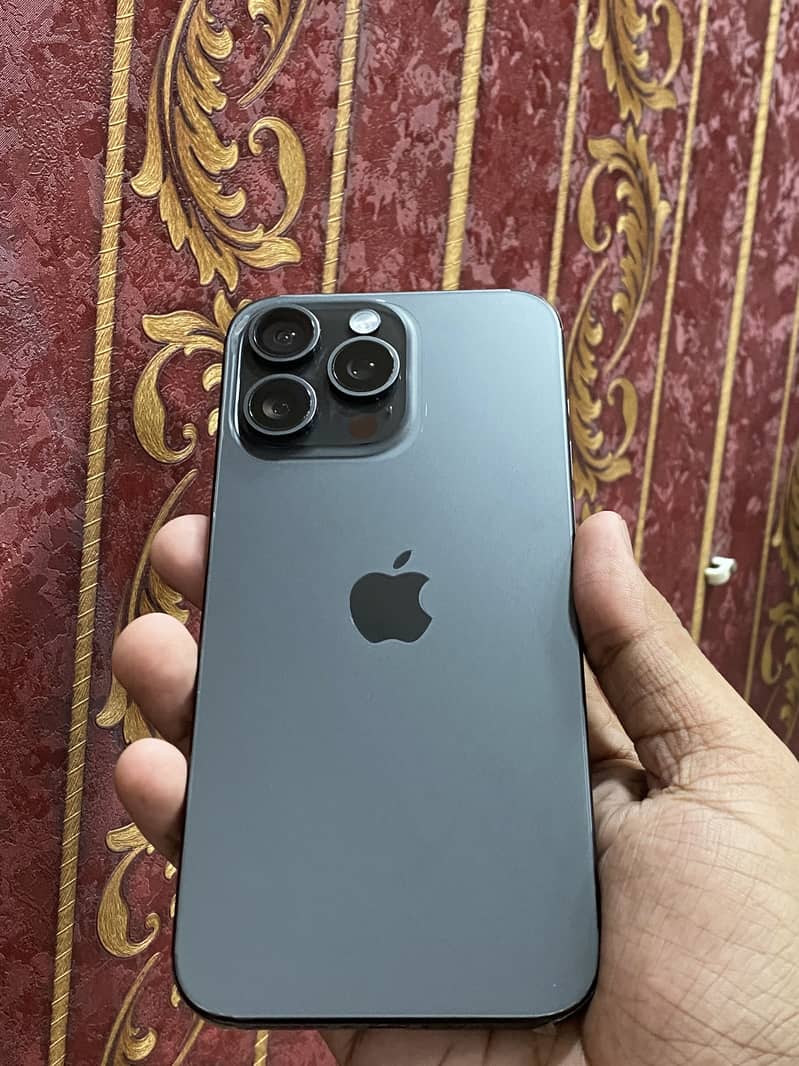 Apple iPhone 15 Pro Max 1