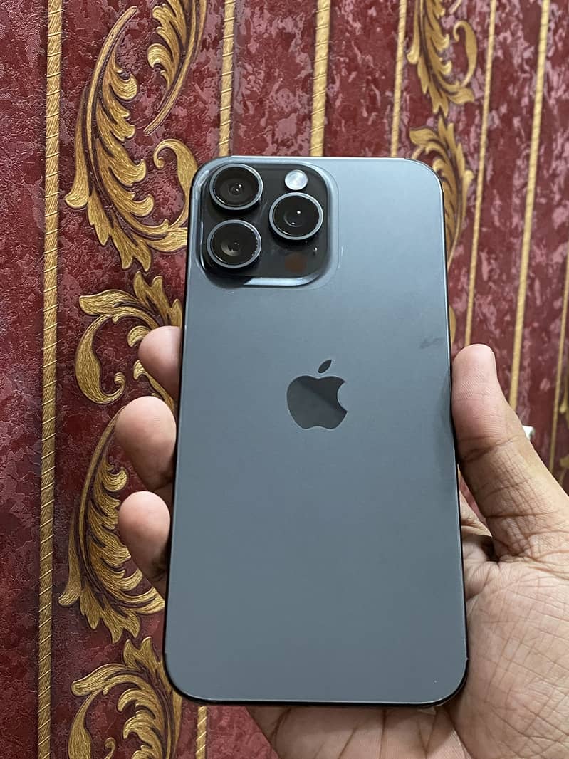 Apple iPhone 15 Pro Max 2