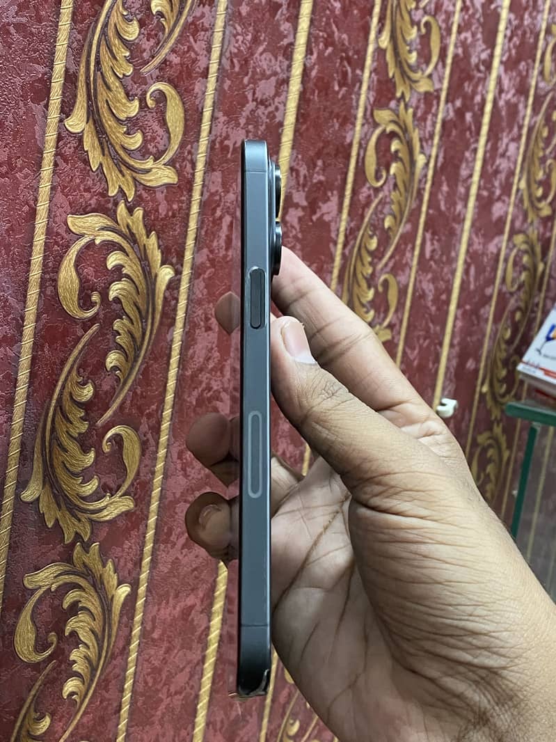 Apple iPhone 15 Pro Max 6