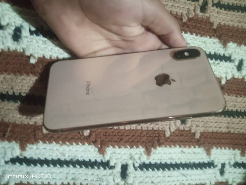 Apple iPhone XS 4