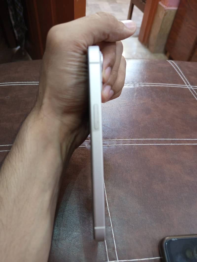 Apple iPhone 13 2