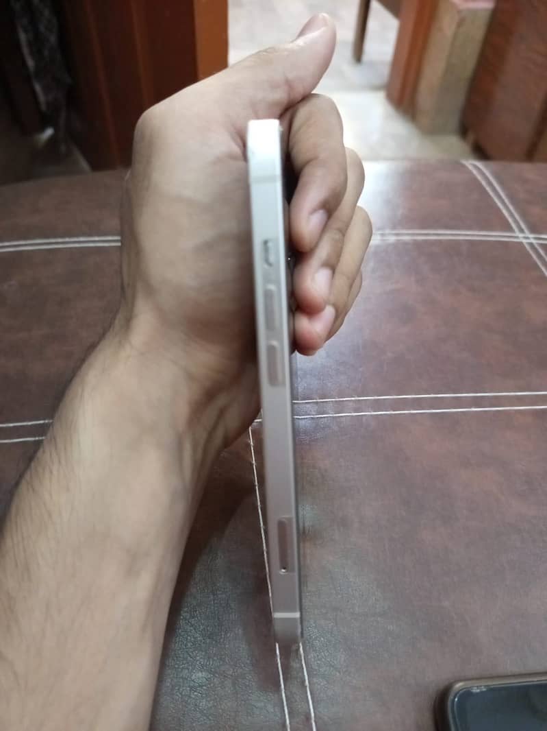 Apple iPhone 13 5