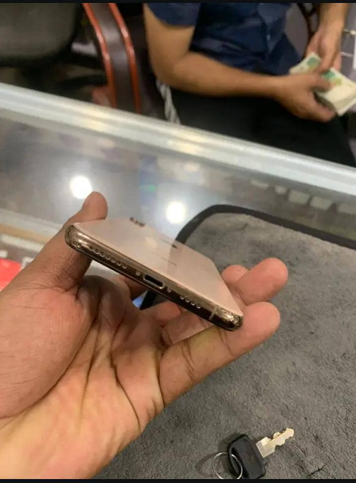 Apple iPhone XS Max 1