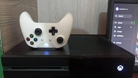Xbox one 500g with one s controller & preloaded games