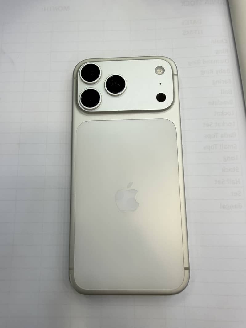 Apple iPhone 17 Pro Max 1