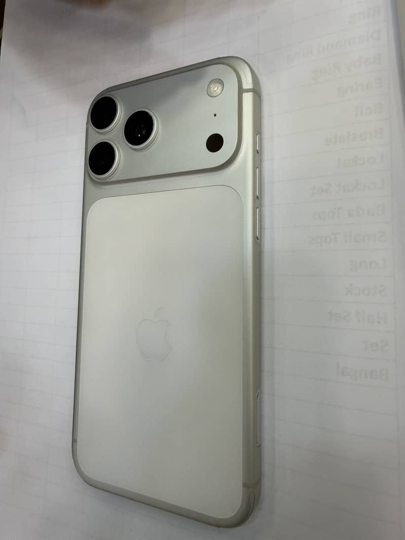 Apple iPhone 17 Pro Max 2