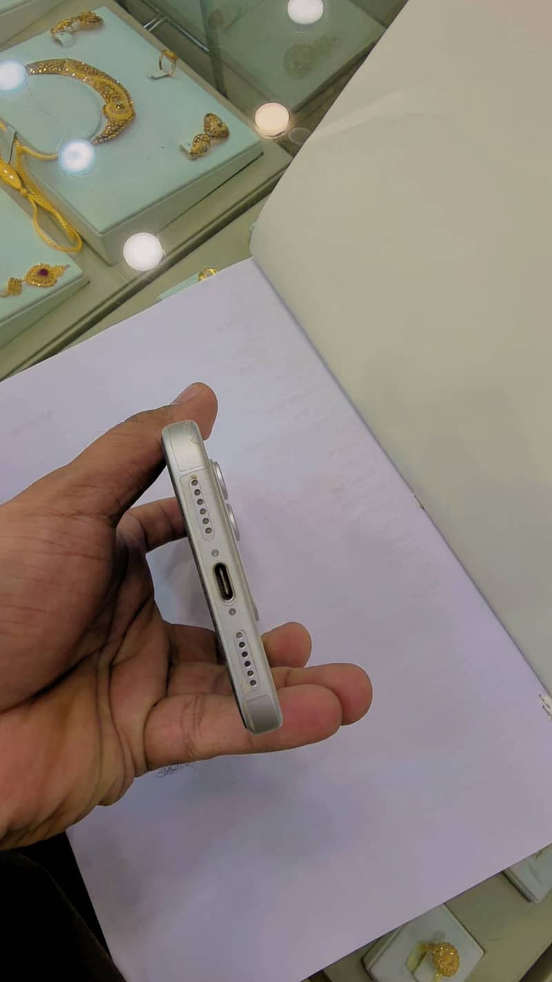 Apple iPhone 17 Pro Max 4