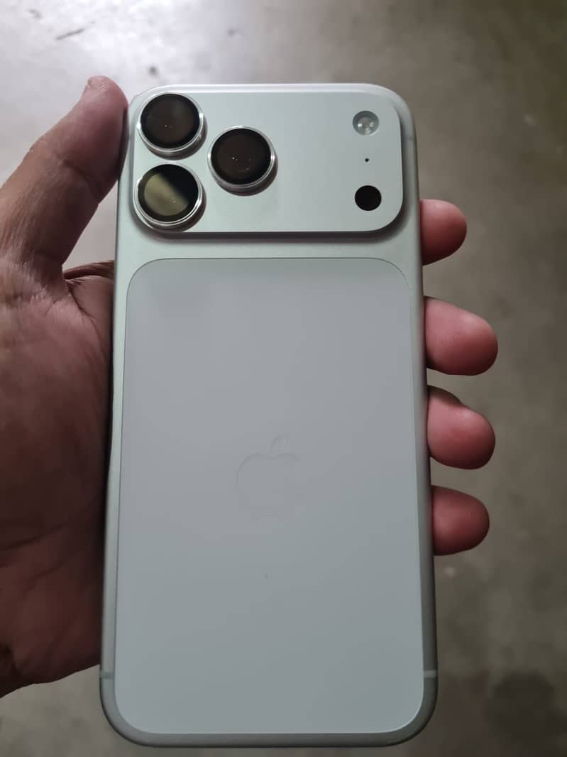 Apple iPhone 17 Pro Max 0