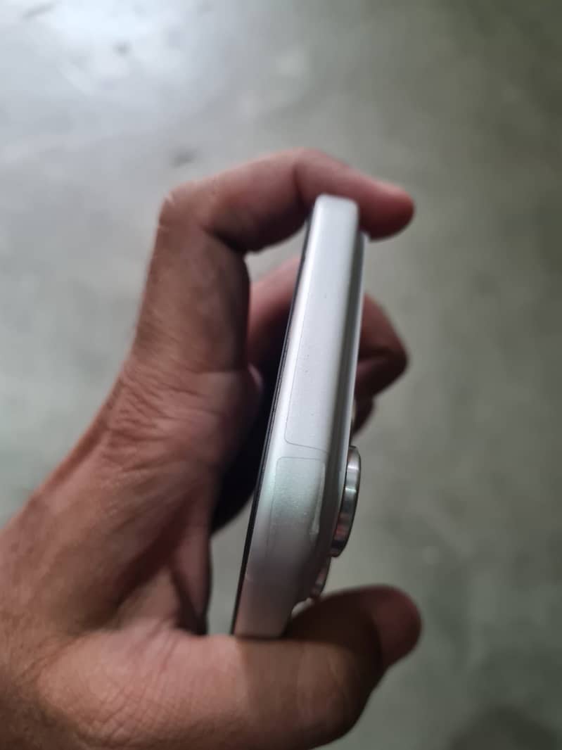 Apple iPhone 17 Pro Max 4