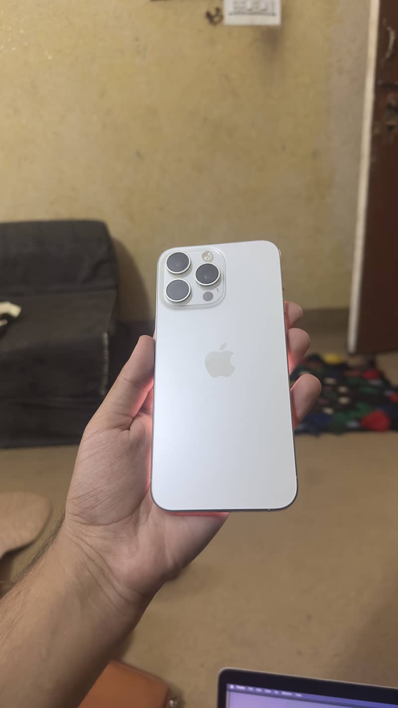 Apple iPhone 15 Pro Max 1