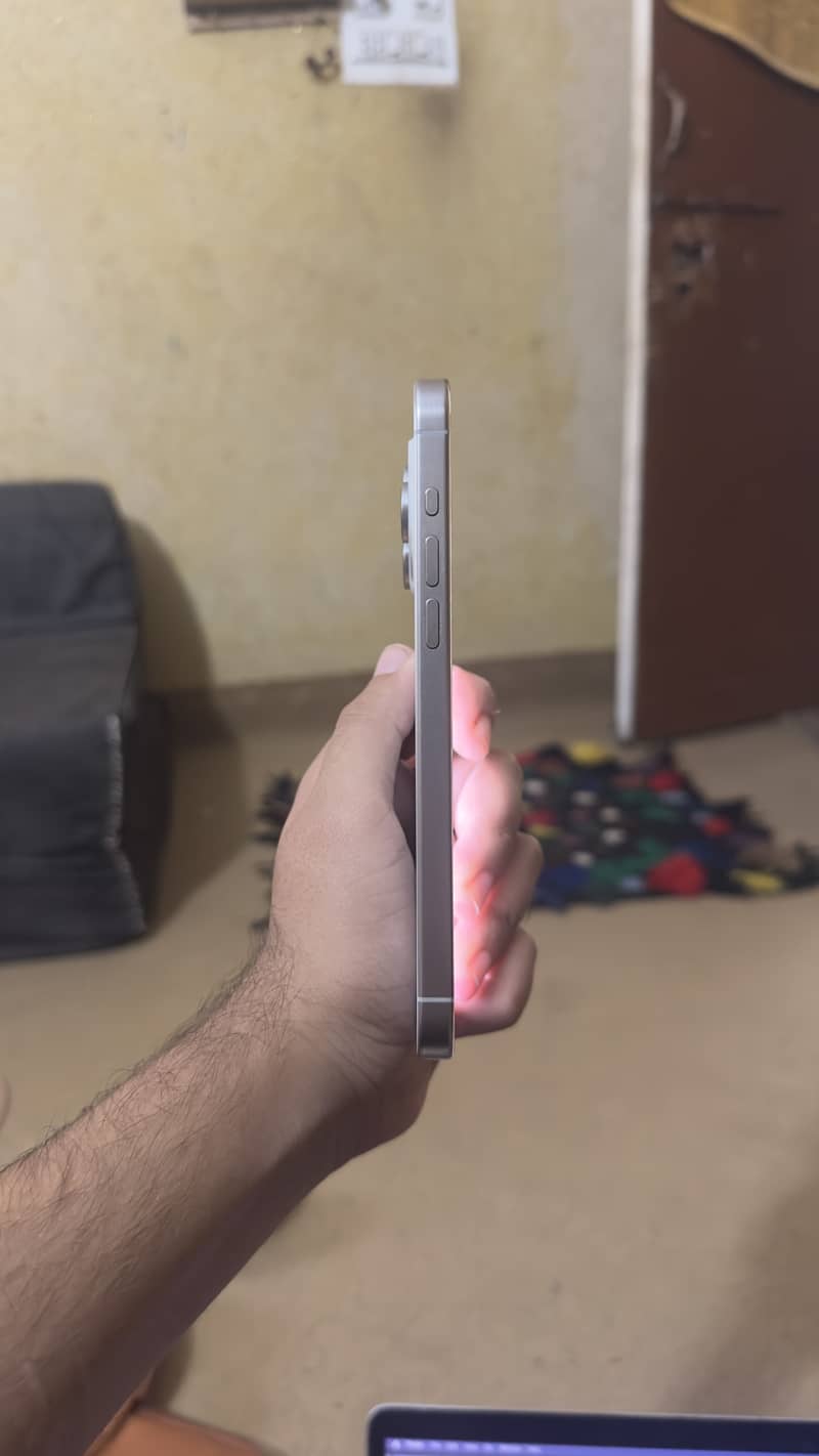 Apple iPhone 15 Pro Max 2