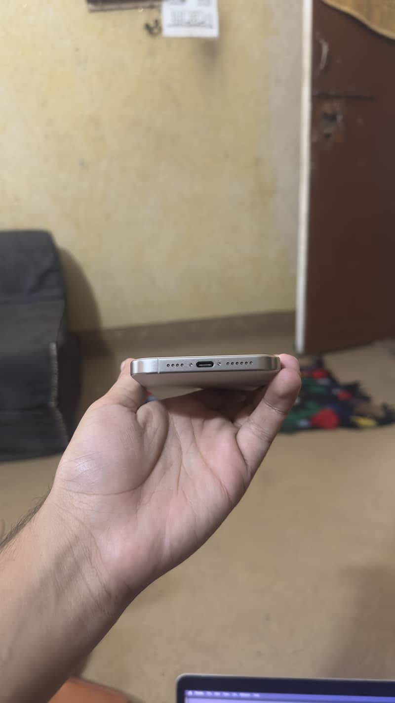 Apple iPhone 15 Pro Max 4