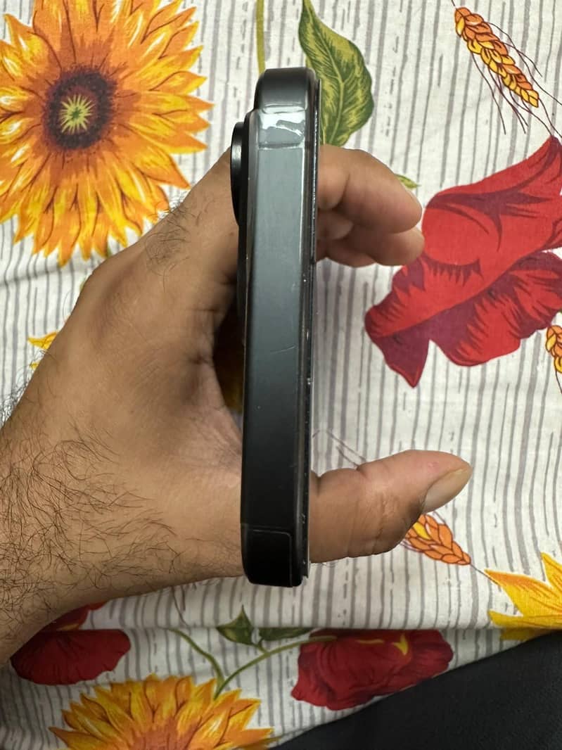 Apple iPhone 15 Pro Max 4