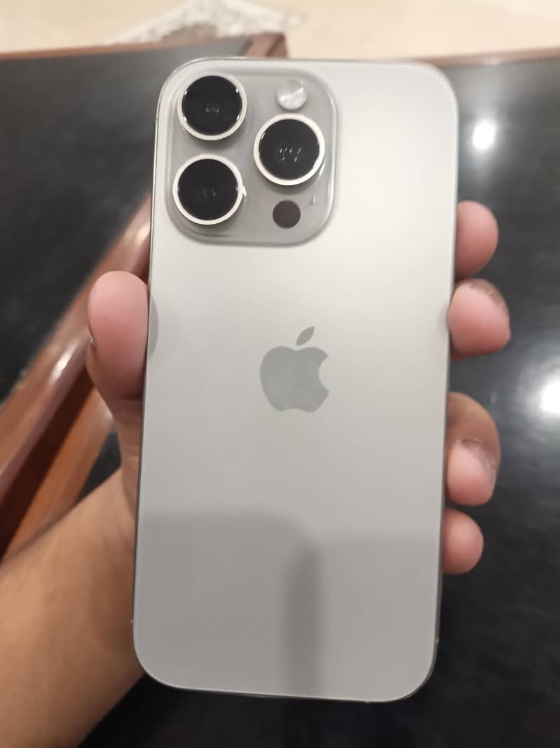 Apple iPhone 16 Pro 0