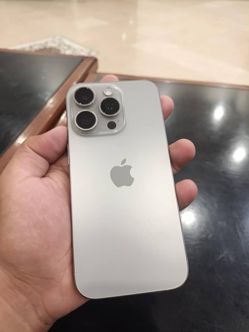 Apple iPhone 16 Pro 1