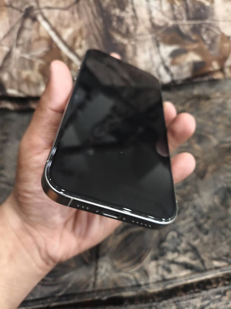 Apple iPhone 16 Pro 4