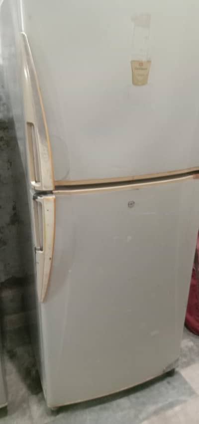 Dawlance full size Fergie for sale in peshawer.