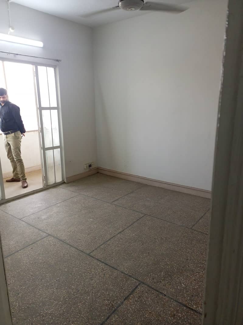 3 BEDS DRAWING DINING BOUNDARY WALL FLAT 3