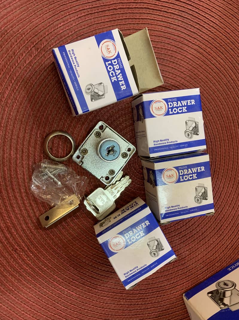 Hardware drawer lock 3