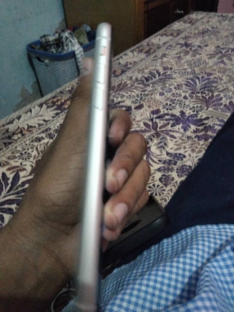 Apple iPhone 11 3