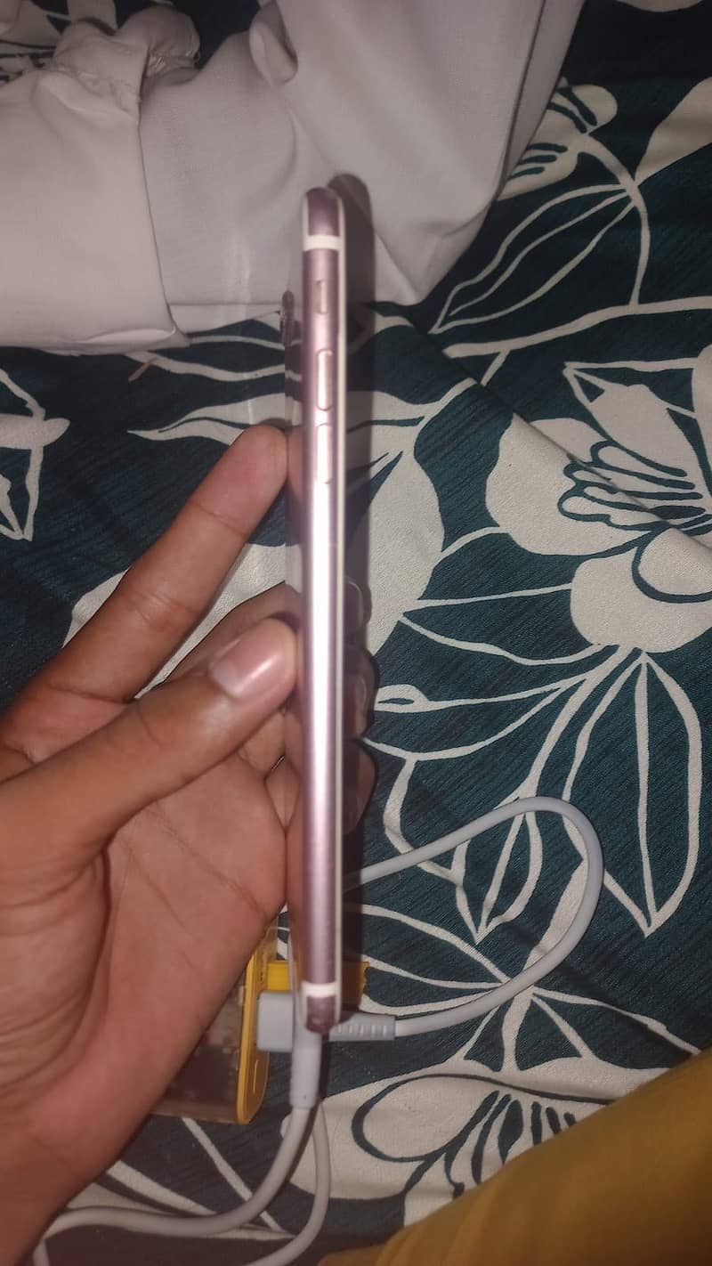 Apple iPhone 7 Plus 1