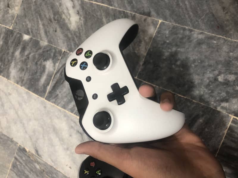 Xbox one controller available 1