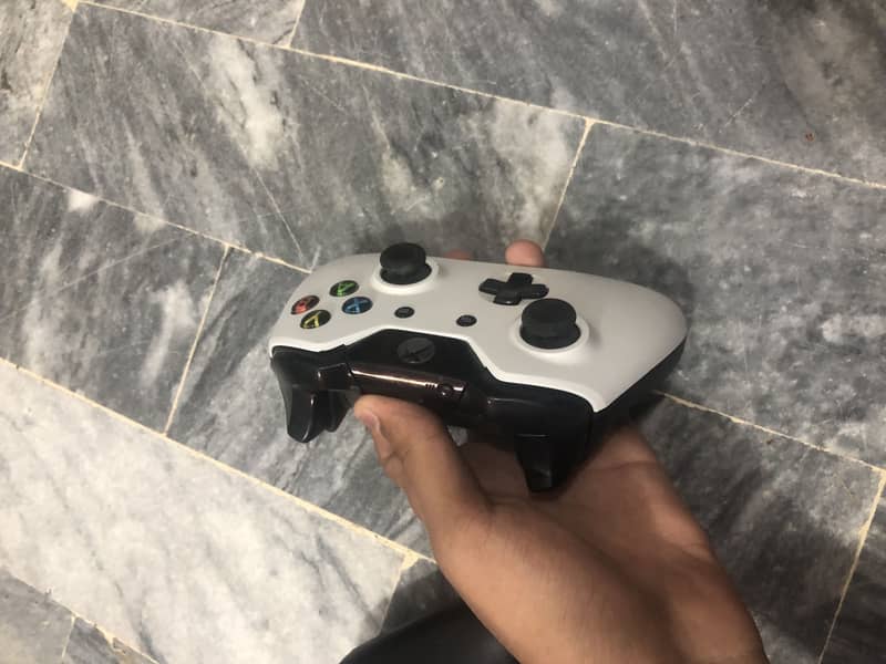 Xbox one controller available 4