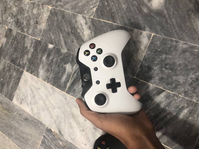 Xbox one controller available 8