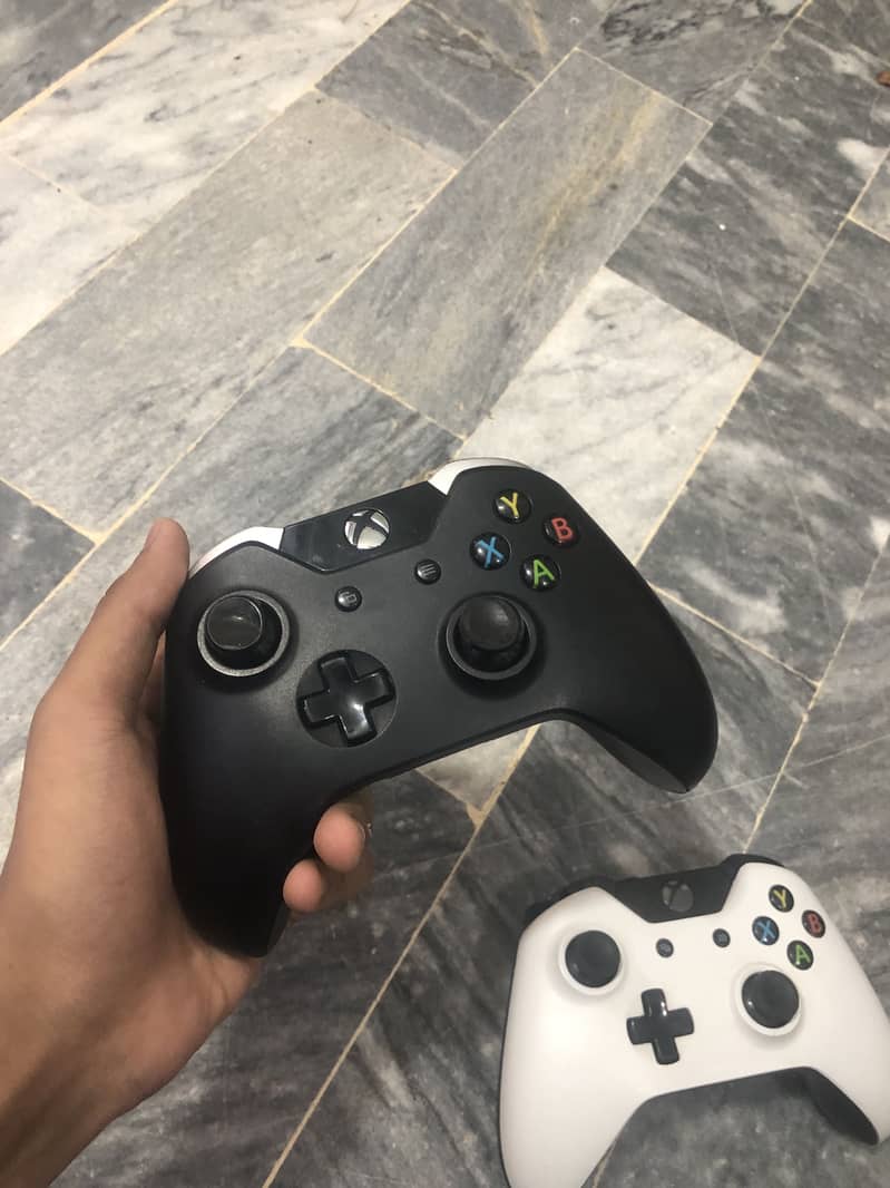 Xbox one controller available 9